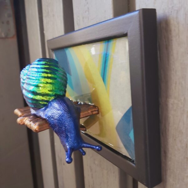 Snail looking down - Image 7