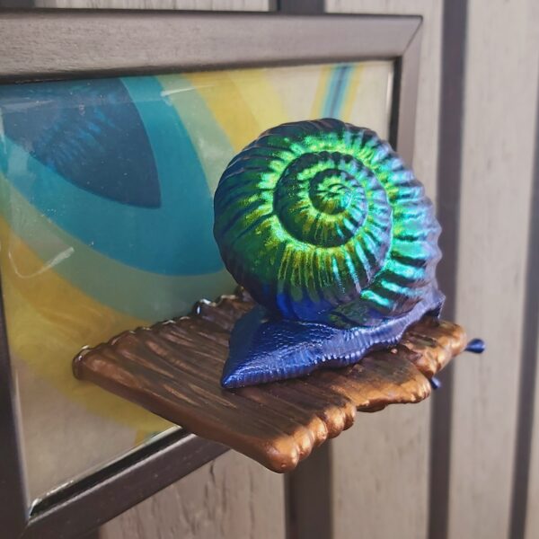Snail looking down - Image 8
