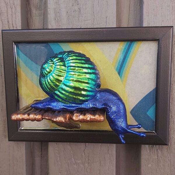 Snail looking down - Image 10