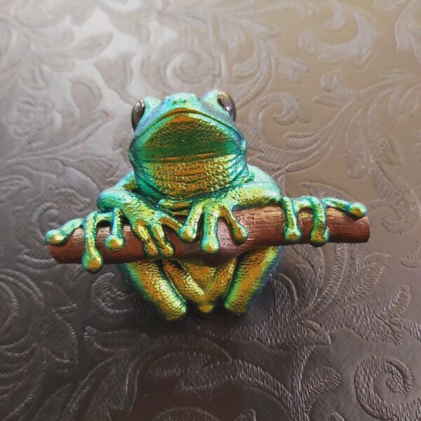 Maroon Eyed Frog Magnet - Image 6