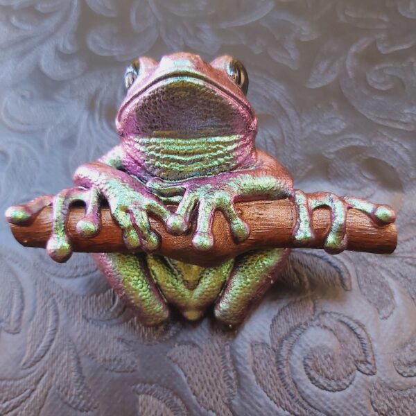 Maroon Eyed Frog Magnet - Image 5