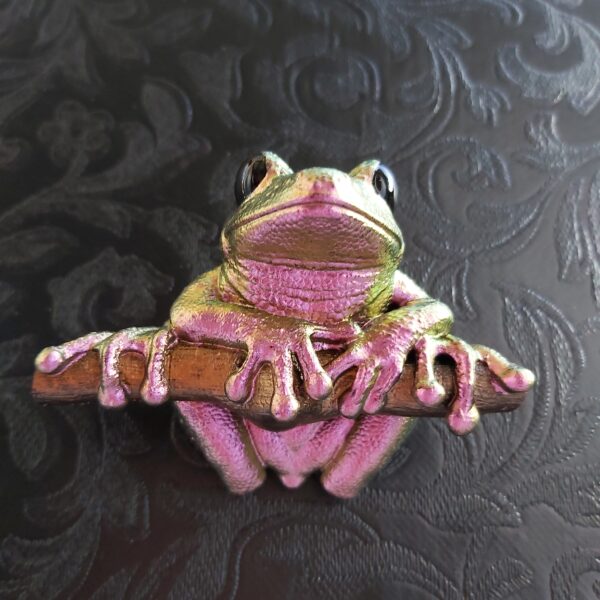 Maroon Eyed Frog Magnet - Image 5